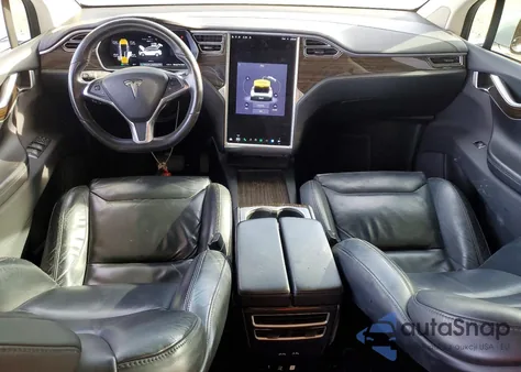 2016 Tesla Model X z USA, uszkodzony, nr VIN 5YJXCBE27GF002917